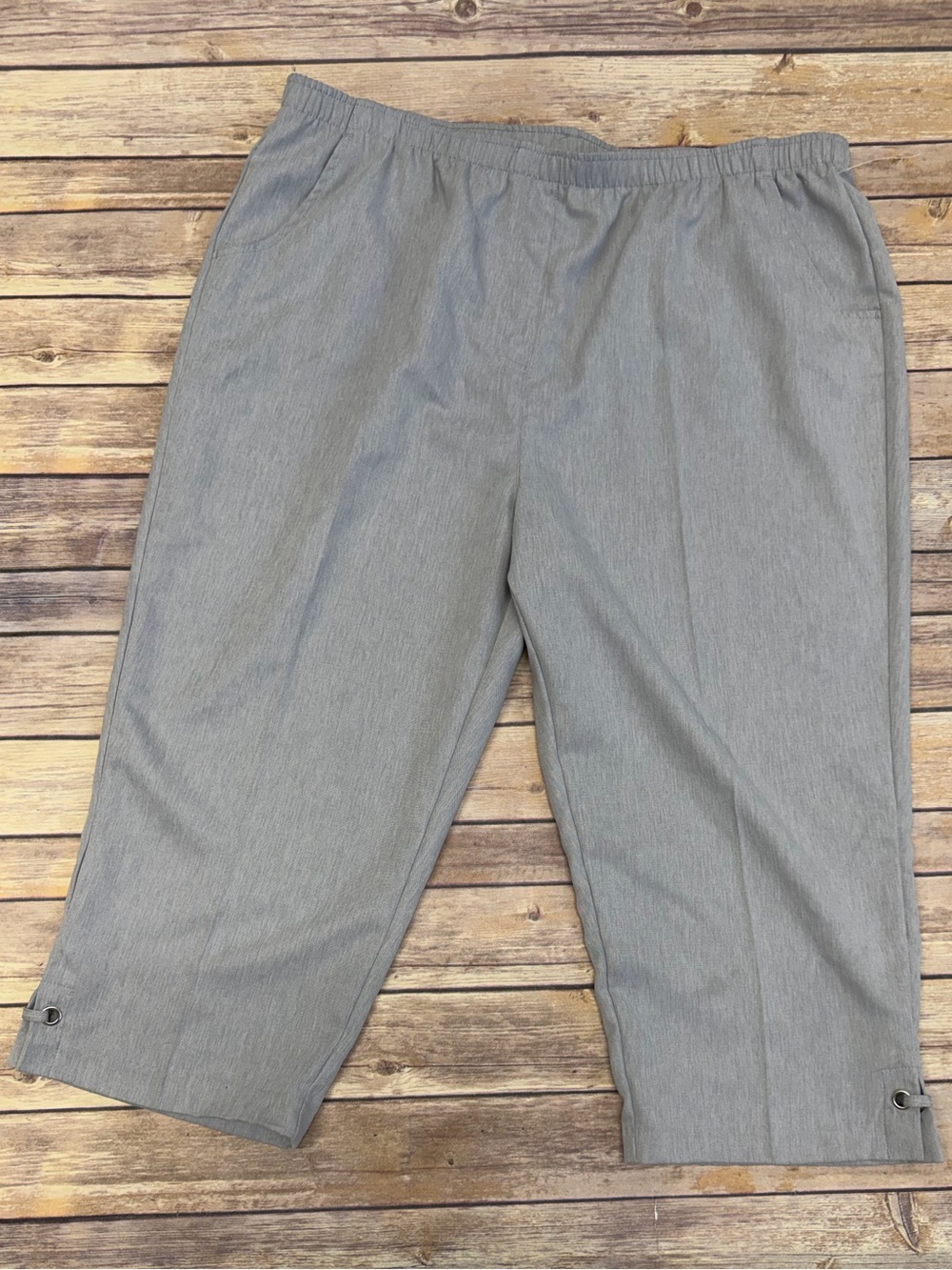 Allison Daley Pull-On Capri Pants Elastic Waist Light gray size 18